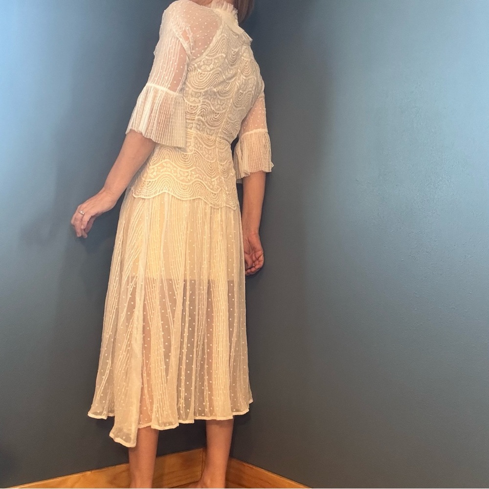Elliatt Australia White High Neck Lace Midi Dress size M - Picture 5 of 16